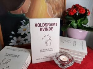 Bog Voldsramt kvinde